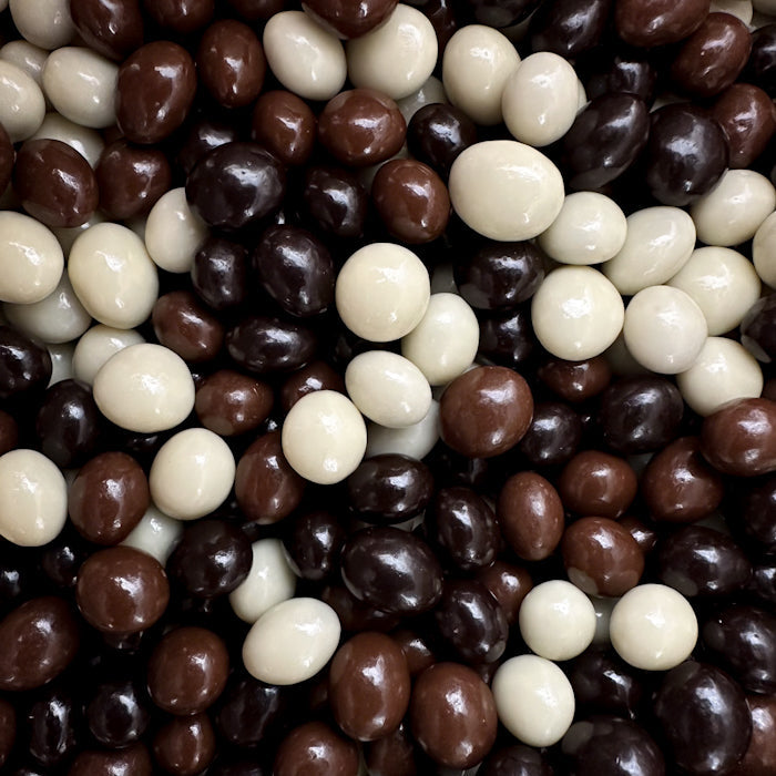 Кафияс пупиньяс тумша, балта и пена шоколаде