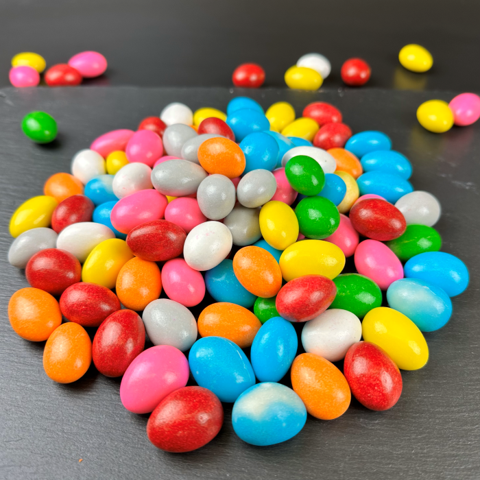 Daudzkrāsainas dragejas ar mandelēm piena beļģu šokolādē