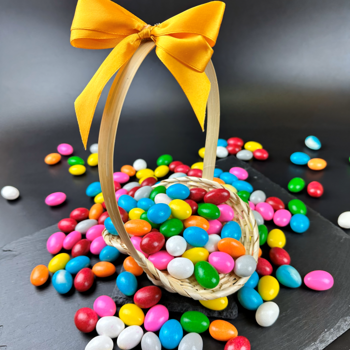 Daudzkrāsainas dragejas ar mandelēm piena beļģu šokolādē