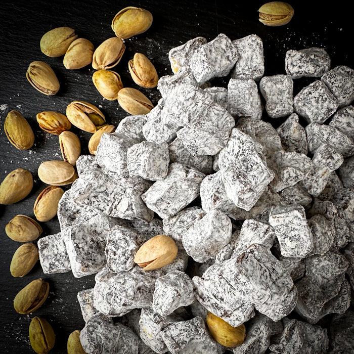 Гранатаболу лукумс с двойными фисташками и жидким сиропом