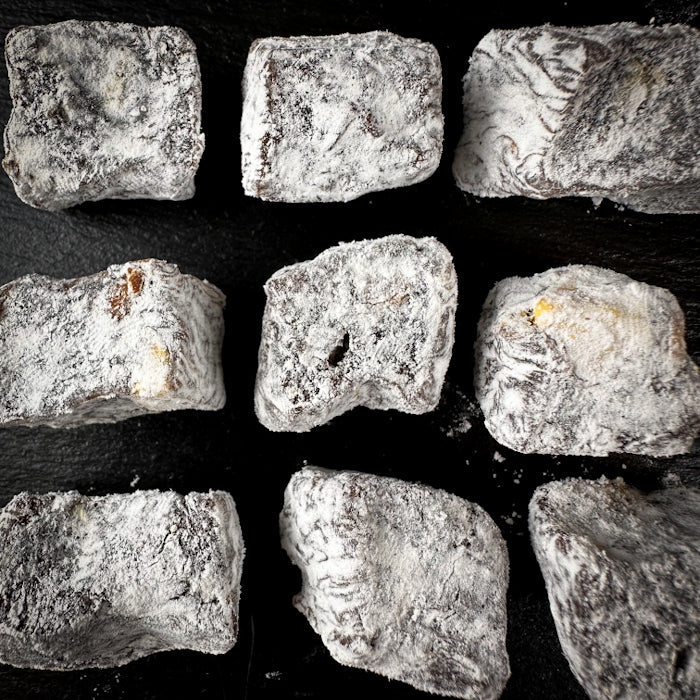 Гранатаболу лукумс с двойными фисташками и жидким сиропом