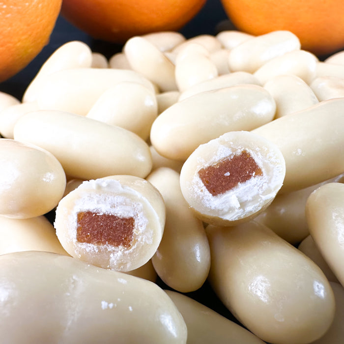 Дражеяс ар аппельсину cukātiem baltā beļģu šokolādē