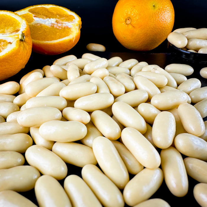 Дражеяс ар аппельсину cukātiem baltā beļģu šokolādē