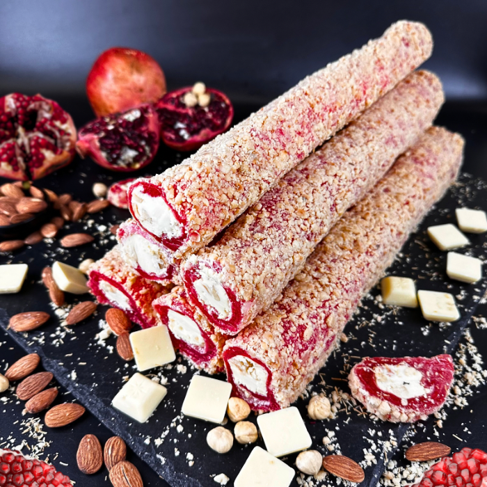 Granatabolu lukums ar mandelēm un lazdu Riekstiem 