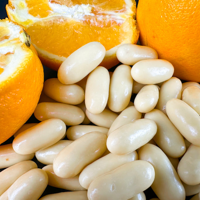 Дражеяс ар аппельсину cukātiem baltā beļģu šokolādē