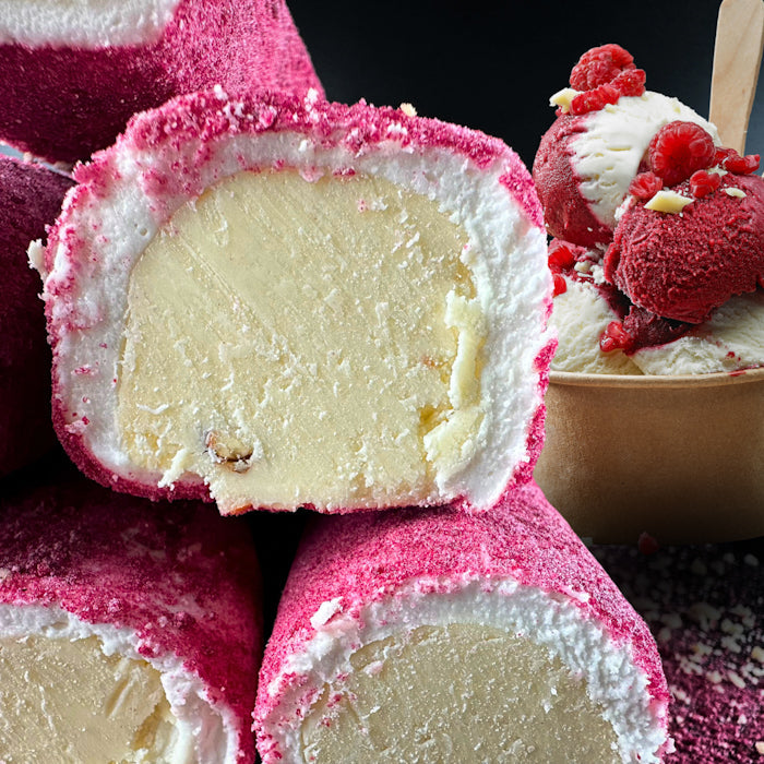 Lukums ar aveņu garšu, balto šokolādi un mandelēm