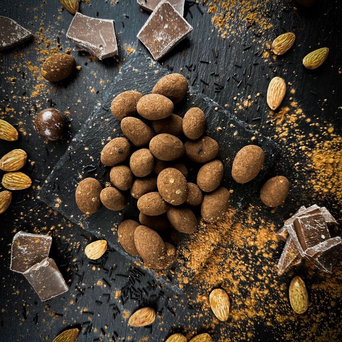 Какао драже с манделем и амаретто, приготовленным из белой шоколадки