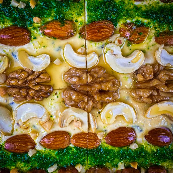 Riekstu-piena halva-serbets ar Riekstiem un saldējuma garšu 