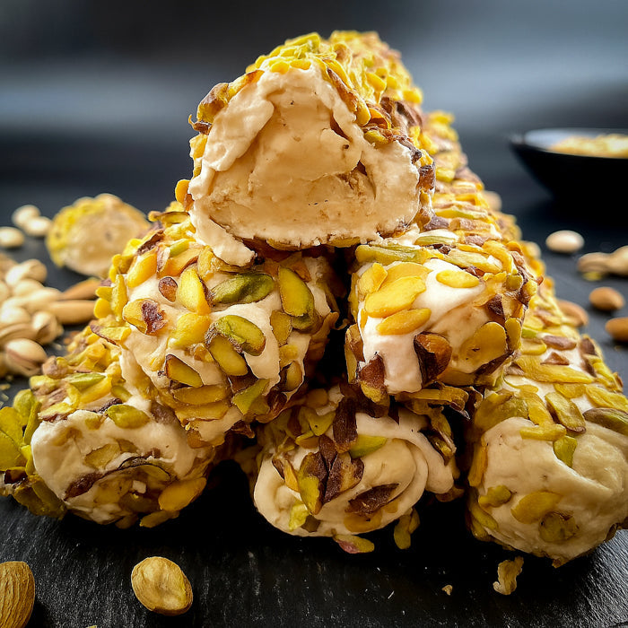 Vaniļas - piena lukums ar pistācijām un mandeļu kremu 